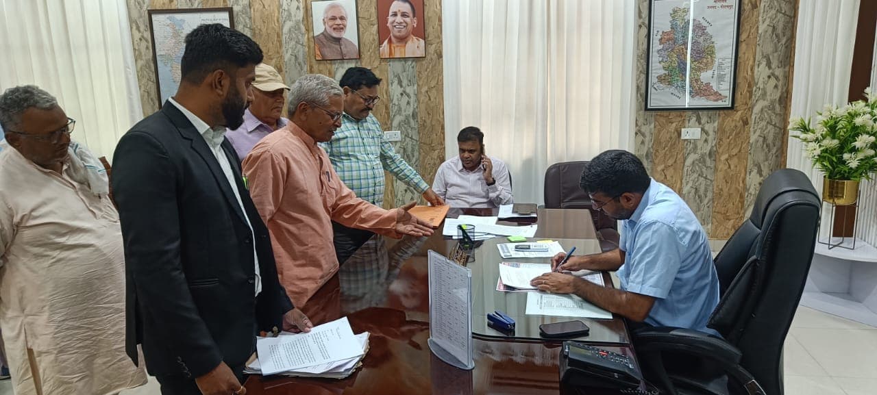 जनसुनवाई में डीएम ने सुनी फरियादियों की समस्याएं, अधिकारियों को दिए त्वरित