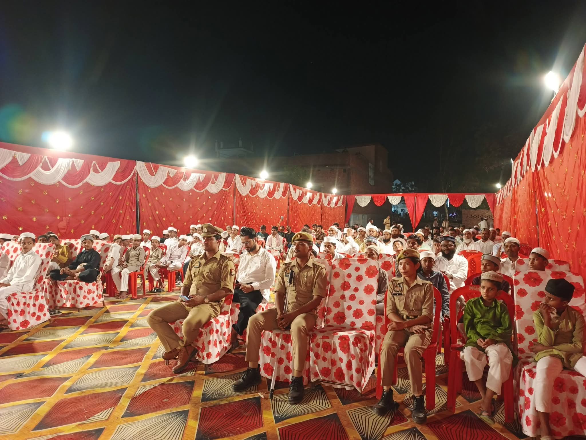 बसंतपुर स्थित मदरसा इस्लामिया अरबिया राशीद उल उलूम में आयोजित जलसा-ए-सीरतुन्नबी बड़े