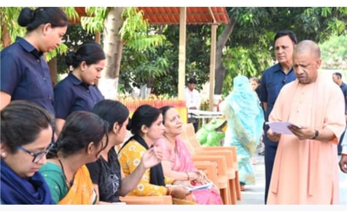 जनता दर्शन: 'पैसे के अभाव में इलाज नहीं रुकेगा', बीमारों से सीएम
