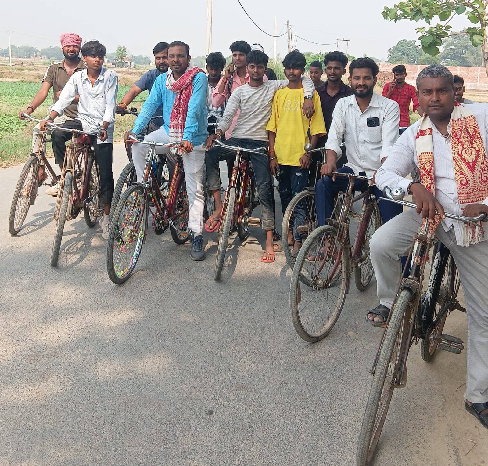ईंधन संकट से निपटने हेतु युवाओं ने निकाली साइकिल रैली (जखनियां)माननीय प्रधानमंत्री