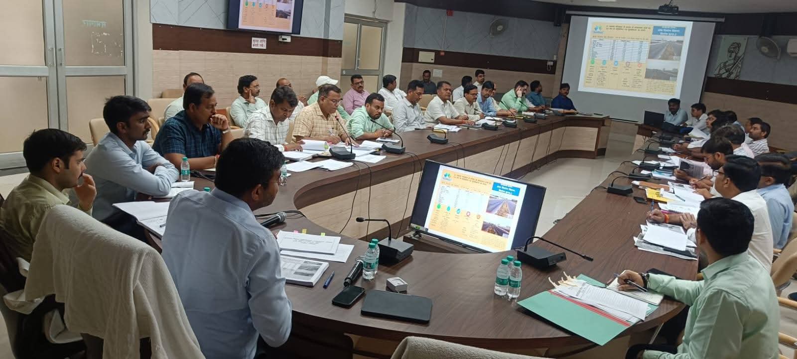 10 करोड़ से अधिक परियोजनाओं की समीक्षा डीएमदीपक मीणा की अध्यक्षता में