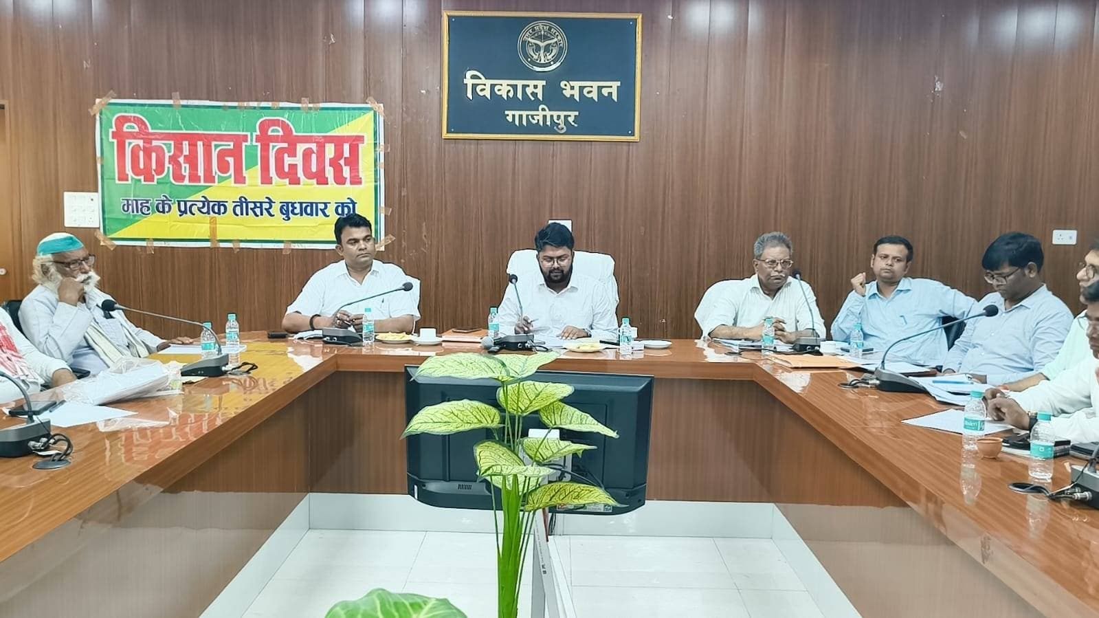किसान दिवस में अनुपस्थित रहने पर अधिशासी अभियंता विद्युत को नोटिस, सीडीओ