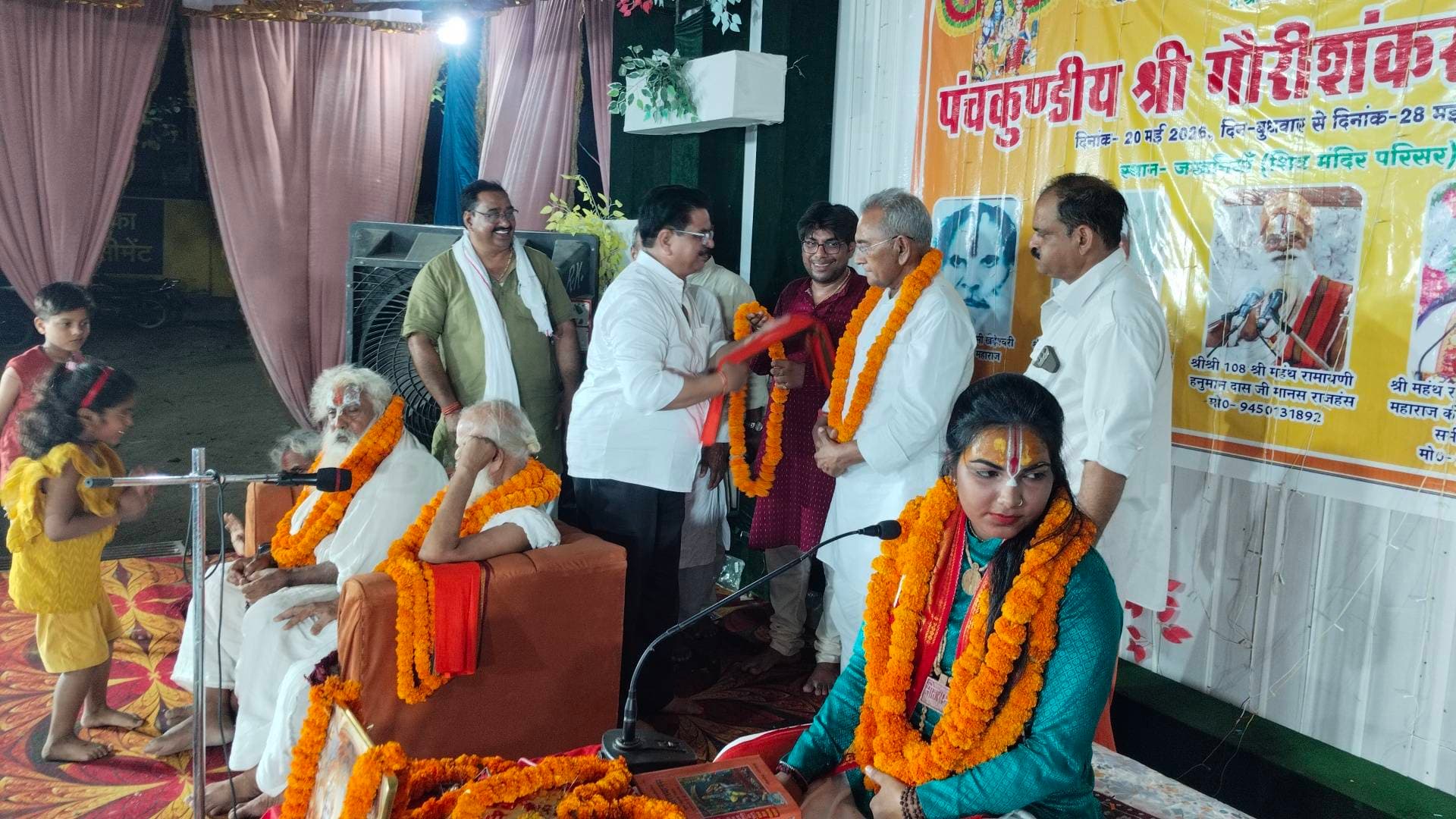 शिव-पार्वती विवाह प्रसंग सुन भावविभोर हुए श्रद्धालु, कथा पंडाल में उमड़ी आस्था