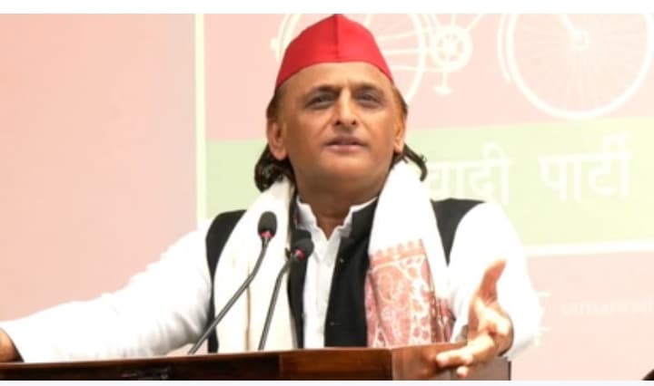 यूपी: सपा ने कहा मतदाता सूची में मलयालम और गुजराती भाषा में