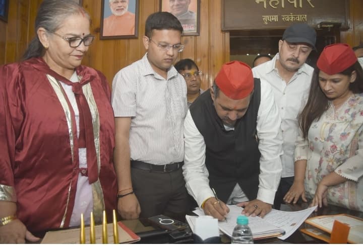 लखनऊ ललित के पार्षद पद की शपथ लेने के बाद महापौर के
