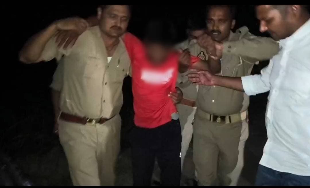 गाजीपुर पॉक्सो केस का वांछित आरोपी पुलिस मुठभेड़ में घायल, तमंचा-मोटरसाइकिल बरामद