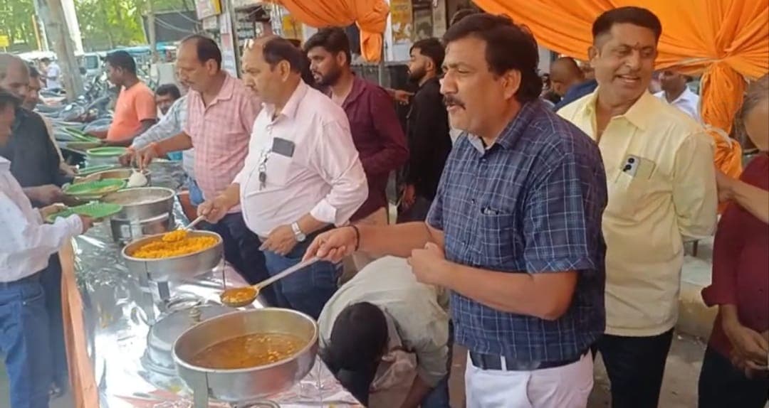 गोरखपुर के शास्त्री चौक पर आज आयोजित हुआविशाल 'महाप्रसाद भंडारा' ​गोरखपुर। राजधानी