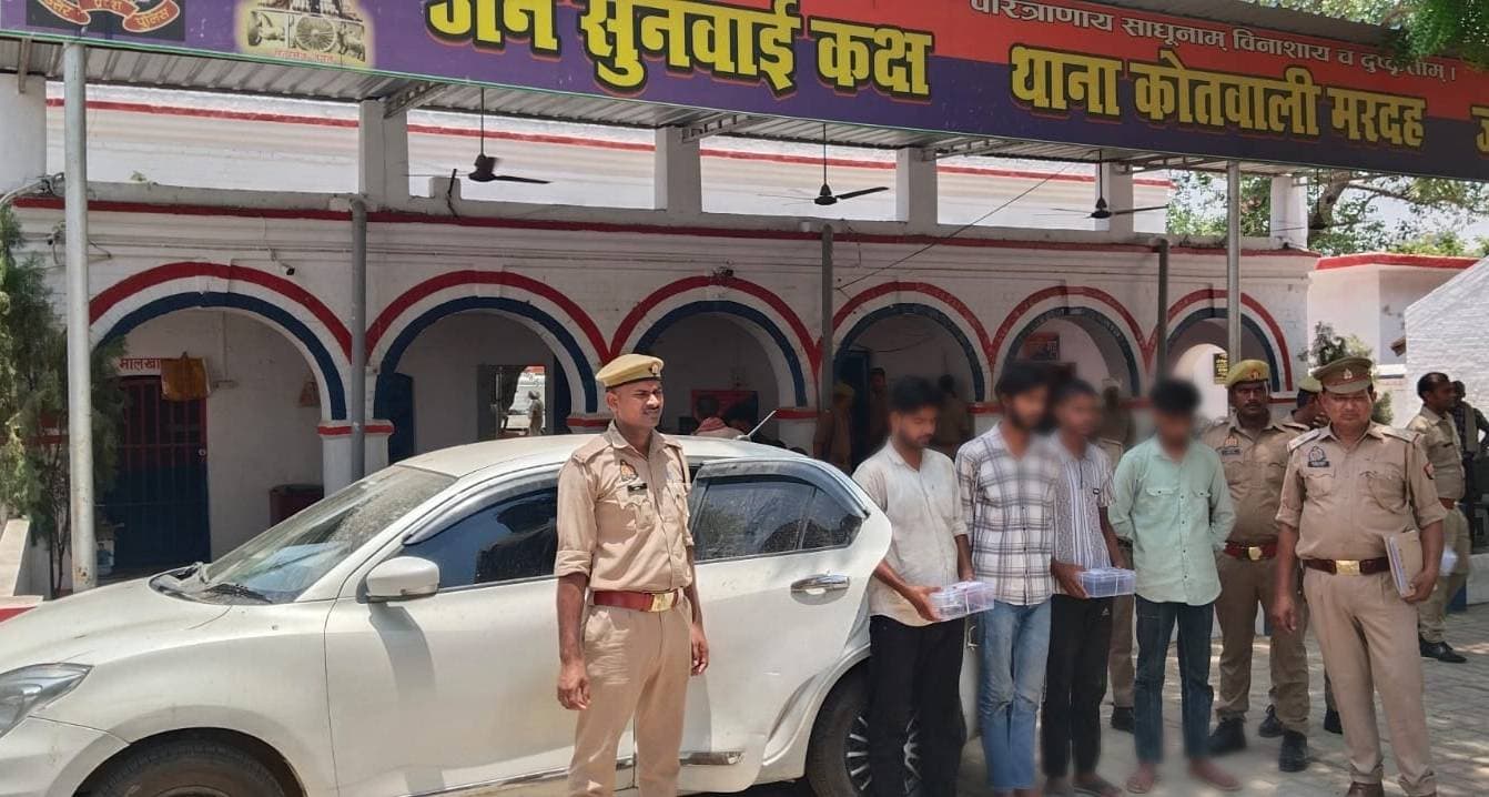चोरी की घटना का खुलासा, चार आरोपी गिरफ्तार मरदह/गाजीपुर। अपराध एवं अपराधियों