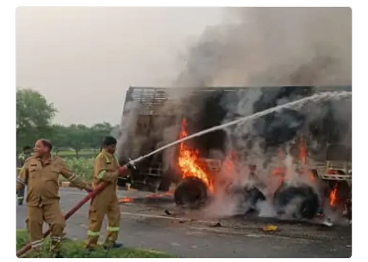 गोरखपुर में भीषण सड़क हादसा: रॉन्ग साइड से आ रहे डंपर और