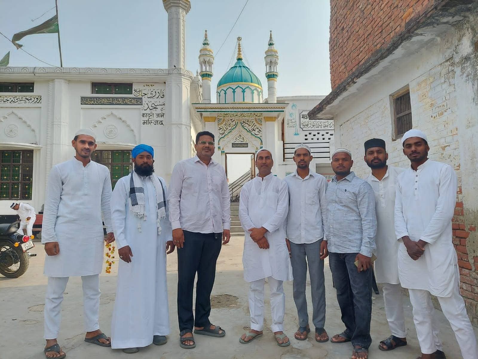 बकरीद की नमाज हुई सकुशल संपन्न गगहा गोरखपुर बांसगांव संदेश।आज ईद उल
