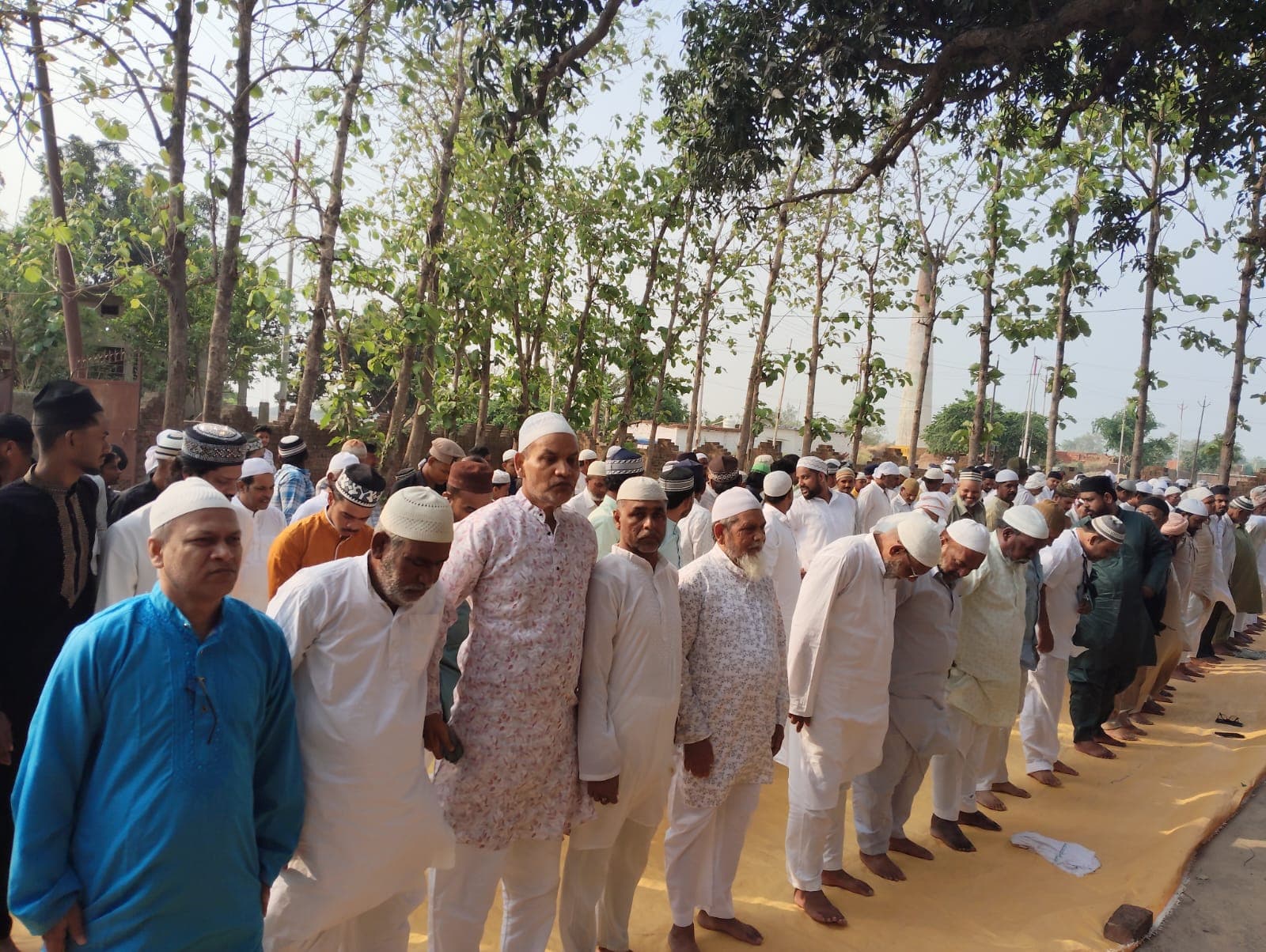 खजनी क्षेत्र में शांति पूर्ण तरीके से मनाया जा रहा ईद -उद -जुहा (बकरीद)  प्रशासन मुस्तैद
