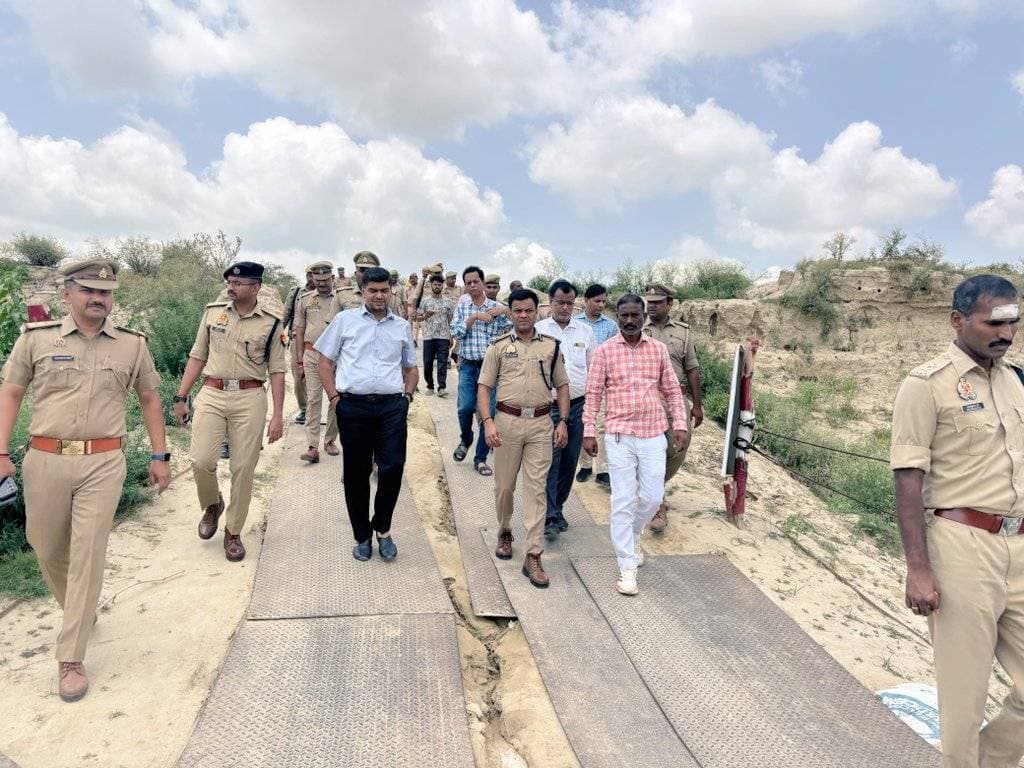 राप्ती नदी के घाटों का डीआईजी व मंडलायुक्त ने किया निरीक्षण, सुरक्षा