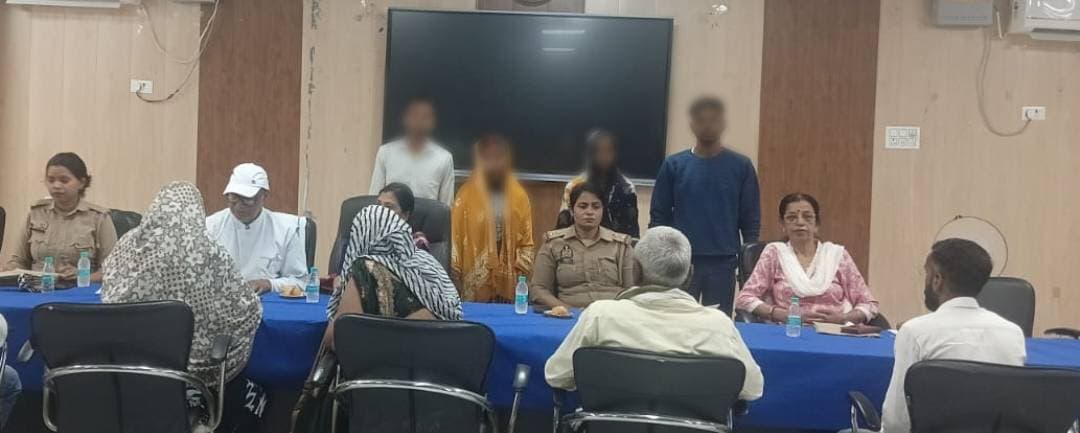 गिले-शिकवे भुलाकर फिर एक हुए पांच दंपति, परिवार परामर्श केंद्र की पहल
