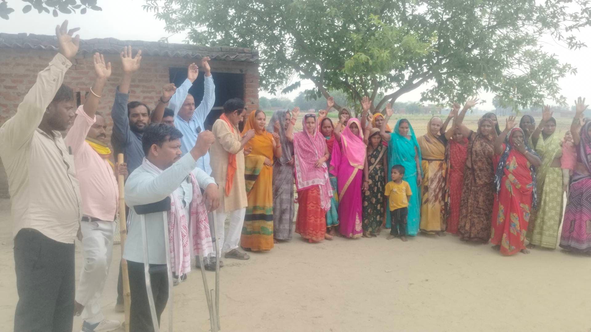 पुलिस उत्पीड़न के खिलाफ दिव्यांगों का फूटा गुस्सा, कार्यालय पर दिया धरना;