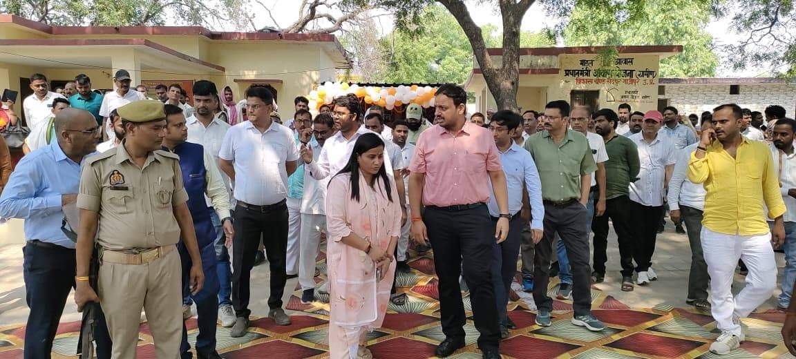 स्वयं सहायता समूहों को आत्मनिर्भर बनाने पर जोर, ऋण स्वीकृति में देरी