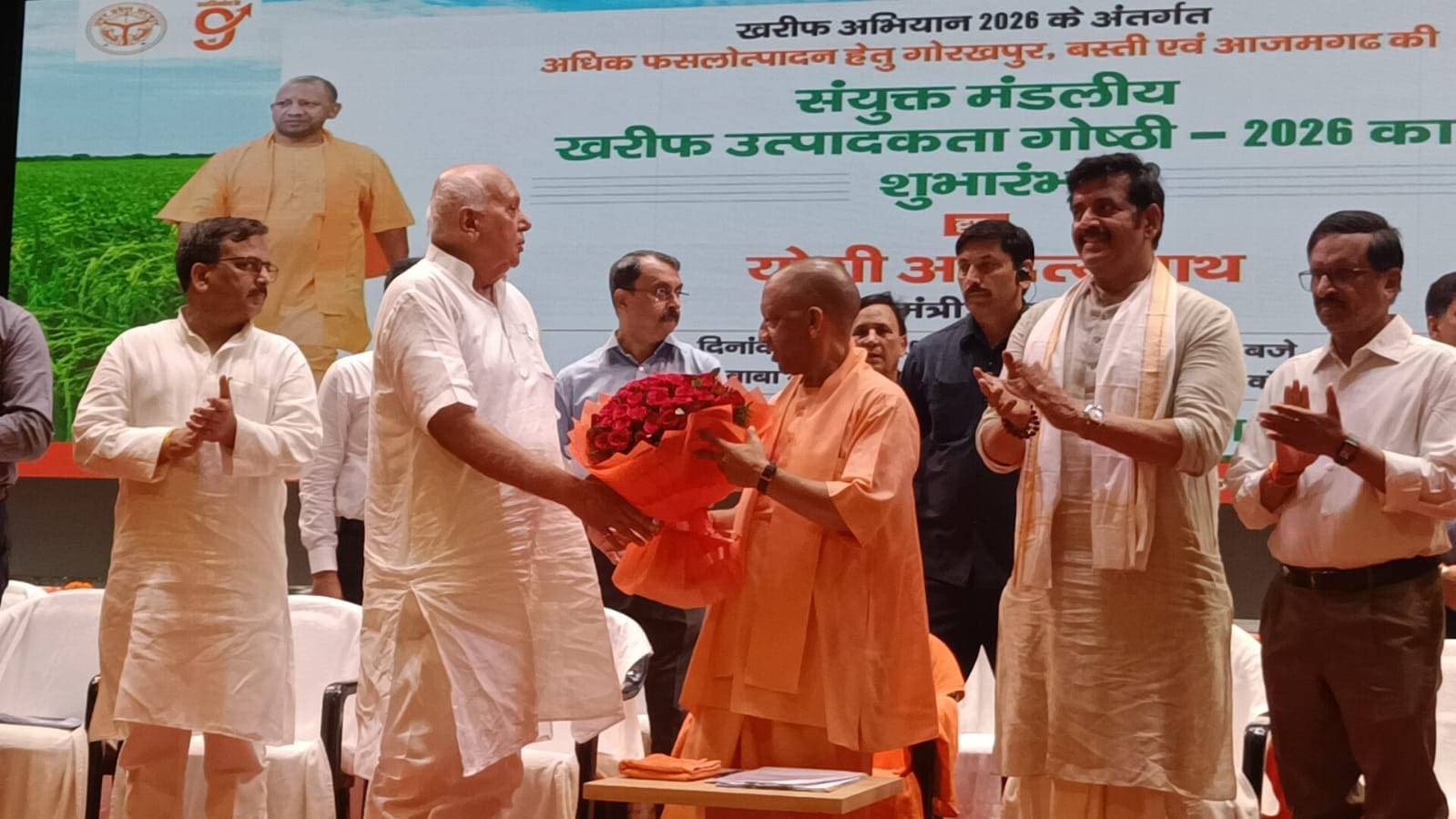 बांसगांव संदेश राजकुमार गोरखपुर में मण्डलीय खरीफ उत्पादन गोष्ठी, मुख्यमंत्री ने स्टालों