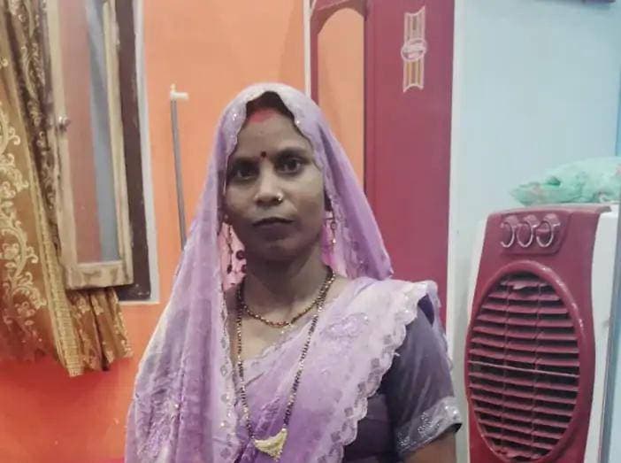सड़क हादसे में महिला की मौत, शव पहुंचते ही ग्रामीणों का प्रदर्शन