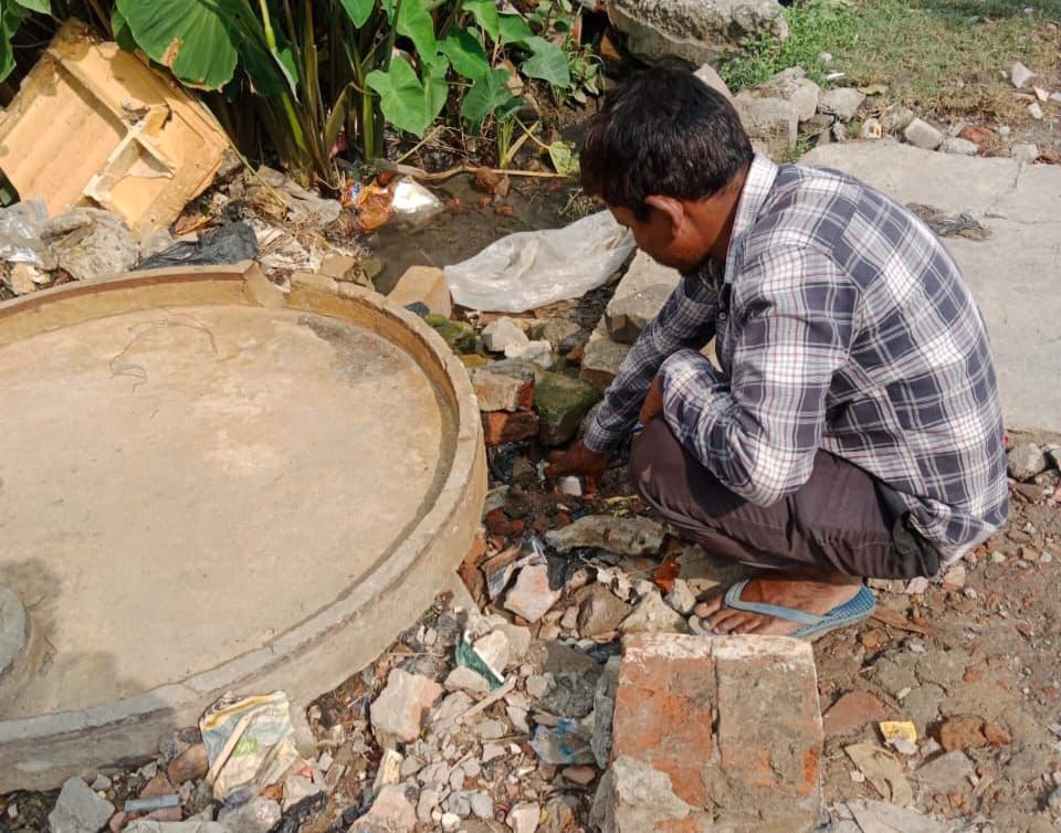 जल संरक्षण की दिशा में कदम, फटी पाइपलाइन की मरम्मत से रुकी बर्बादी