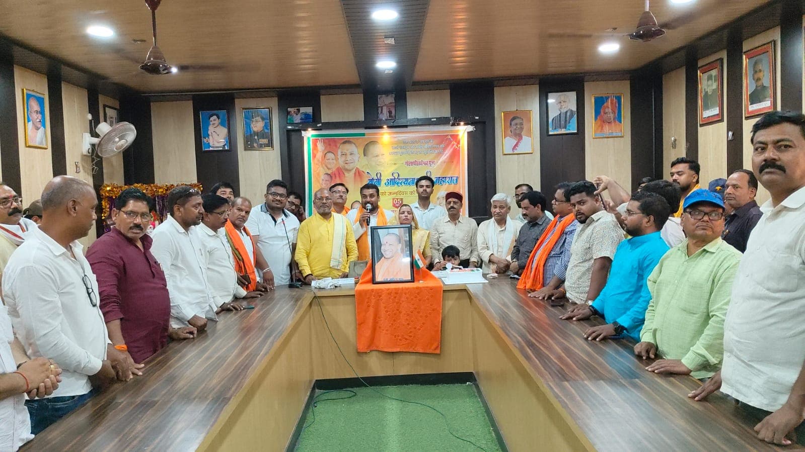 *विश्व पर्यावरण दिवस पर पौधारोपण, मुख्यमंत्री योगी आदित्यनाथ का जन्मदिन भी मनाया गया*