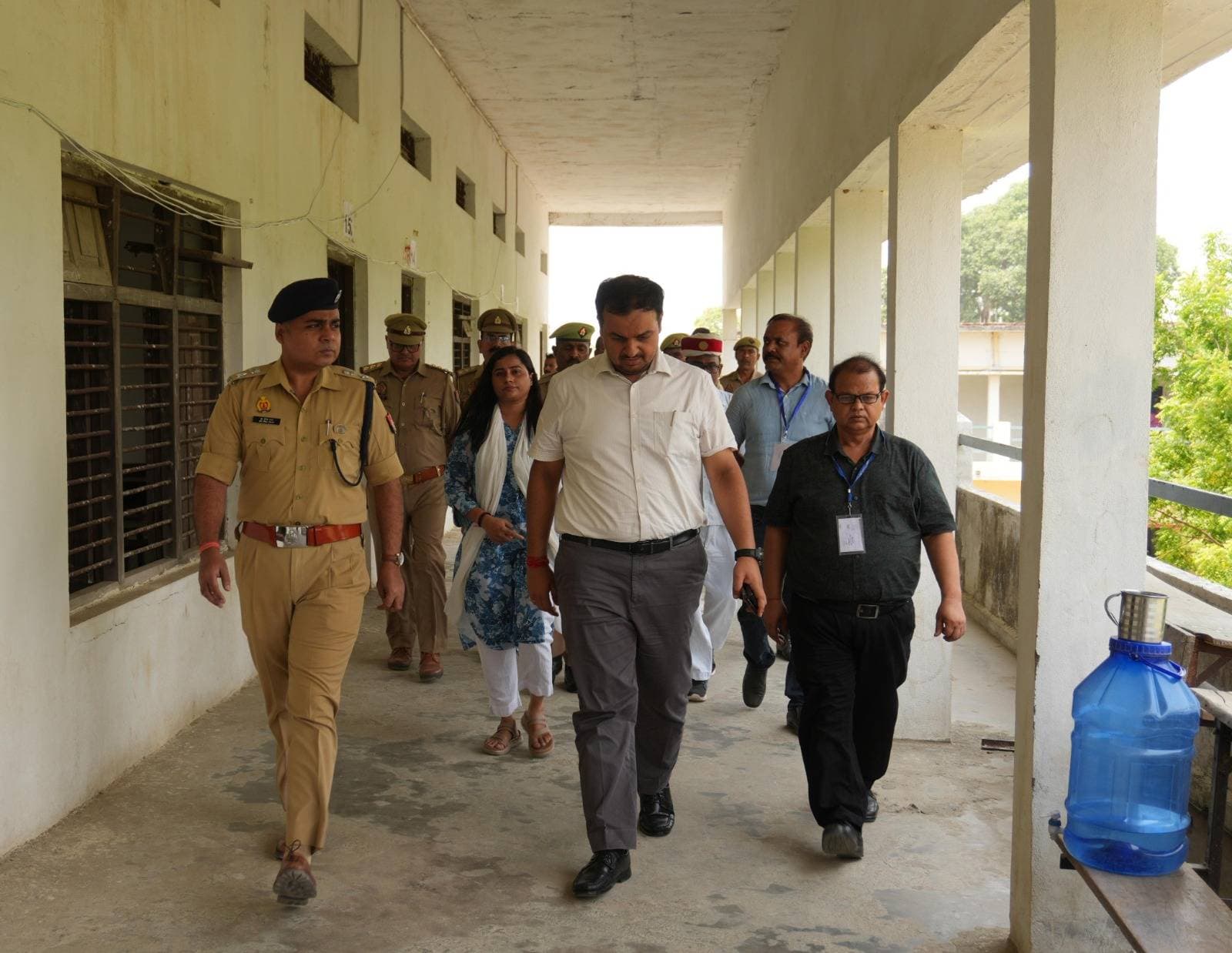 आरक्षी भर्ती परीक्षा पर प्रशासन की कड़ी नजर, डीएम-एसपी ने किया परीक्षा