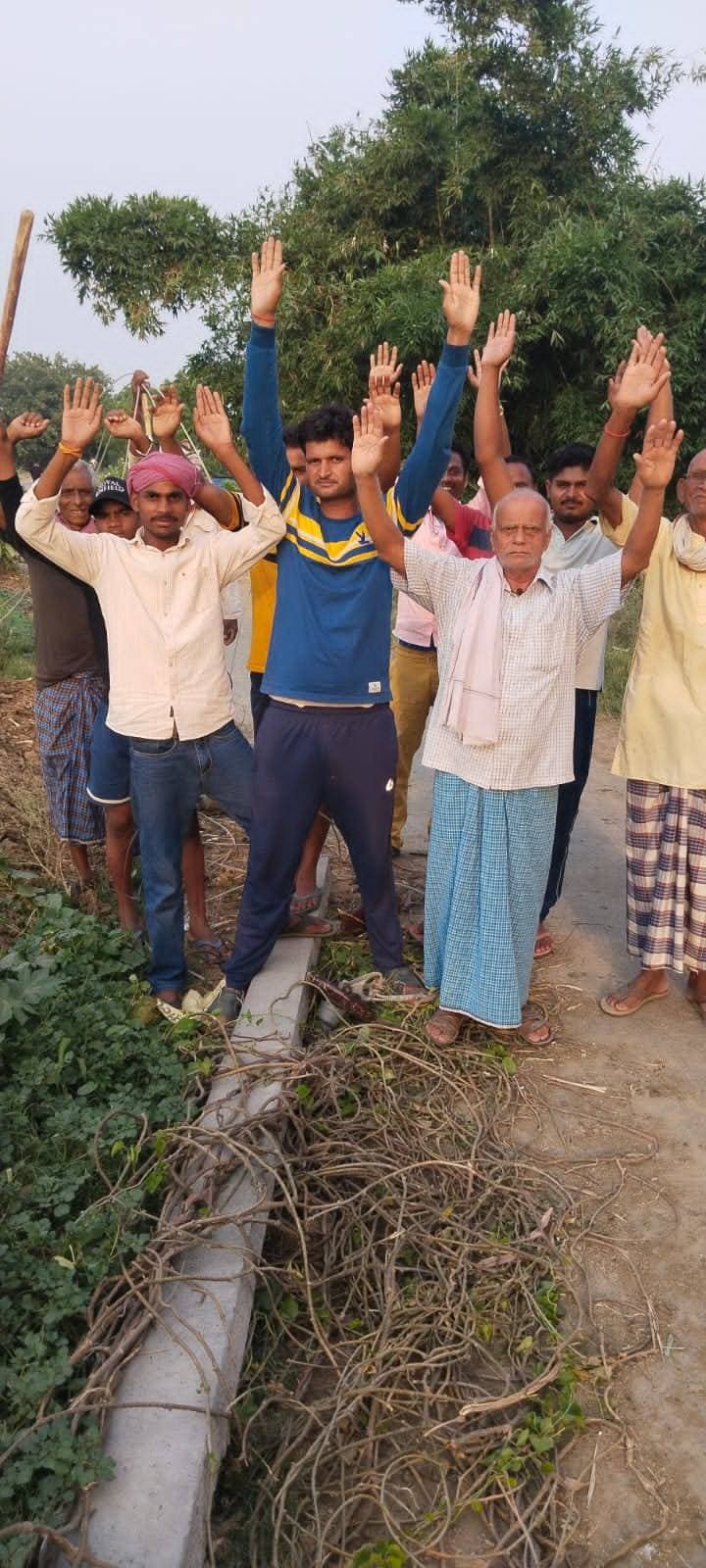 विद्युत आपूर्ति बहाल न होने से ग्रामीणों ने किया प्रदर्शन मझगावां फीडर