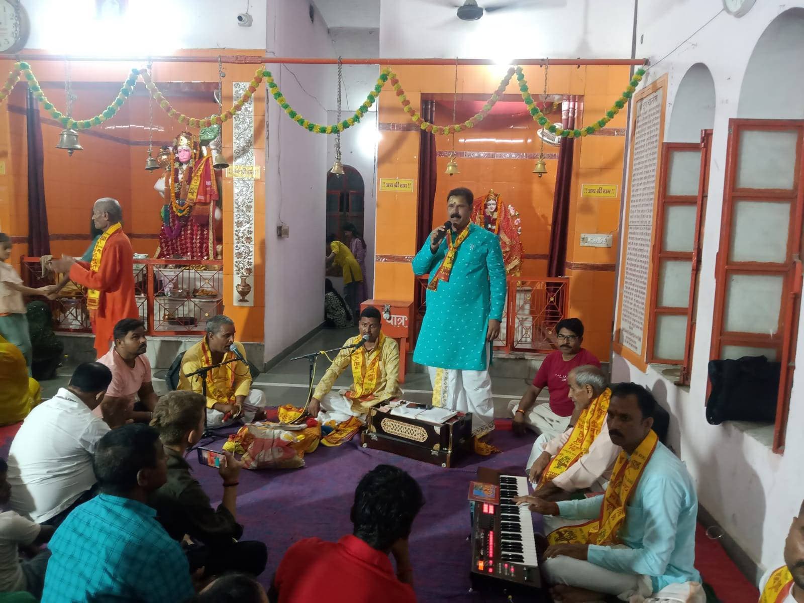 भजन संध्या में झूमे श्रद्धालु भंडारे में लिए महाप्रसाद