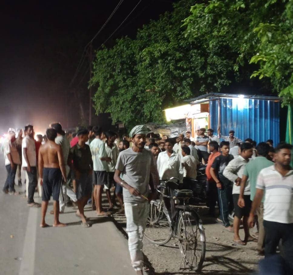 सुल्तानपुर पूर्व प्रधान पर हमला,लाठी-डंडों से पीटकर किया लहूलुहान।धम्मौर थाना क्षेत्र के