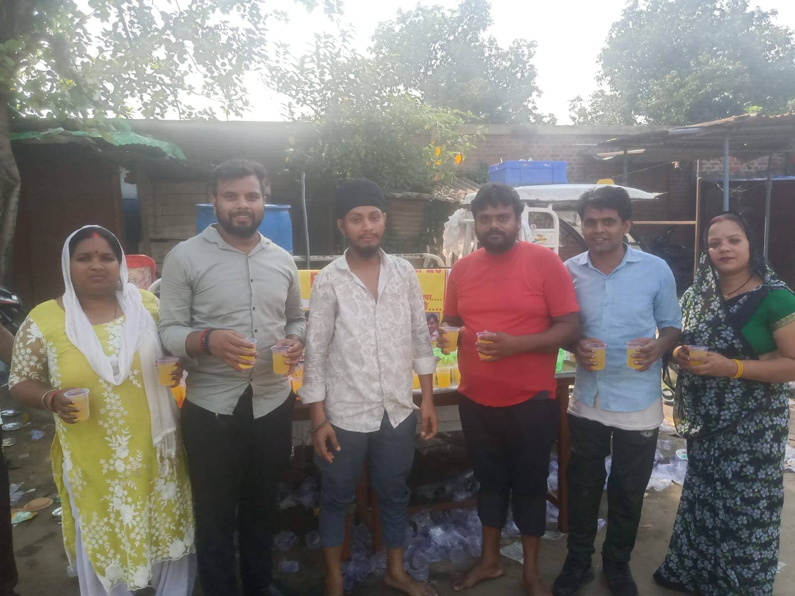 बड़े मंगल पर खिचड़ी एवं शरबत का हुआ वितरण