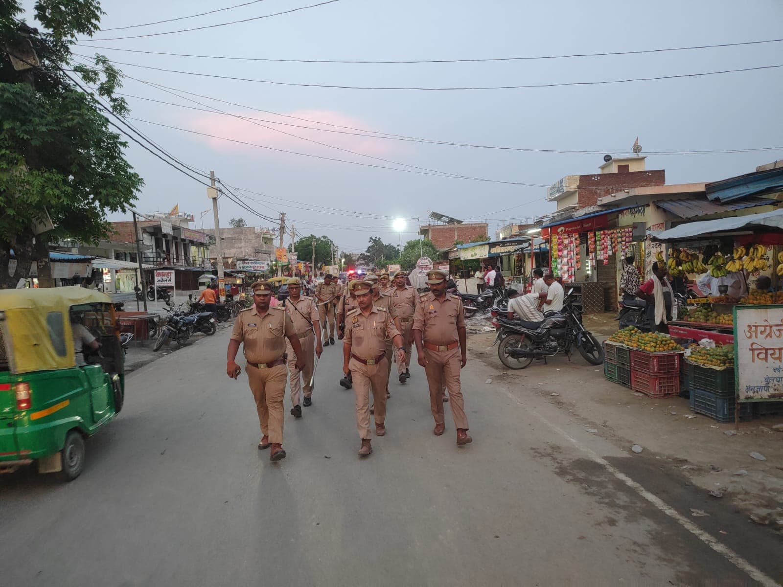 मुहर्रम को लेकर पुलिस अलर्ट, कस्बे में किया गश्त बेलघाट/गोरखपुर। आगामी मुहर्रम