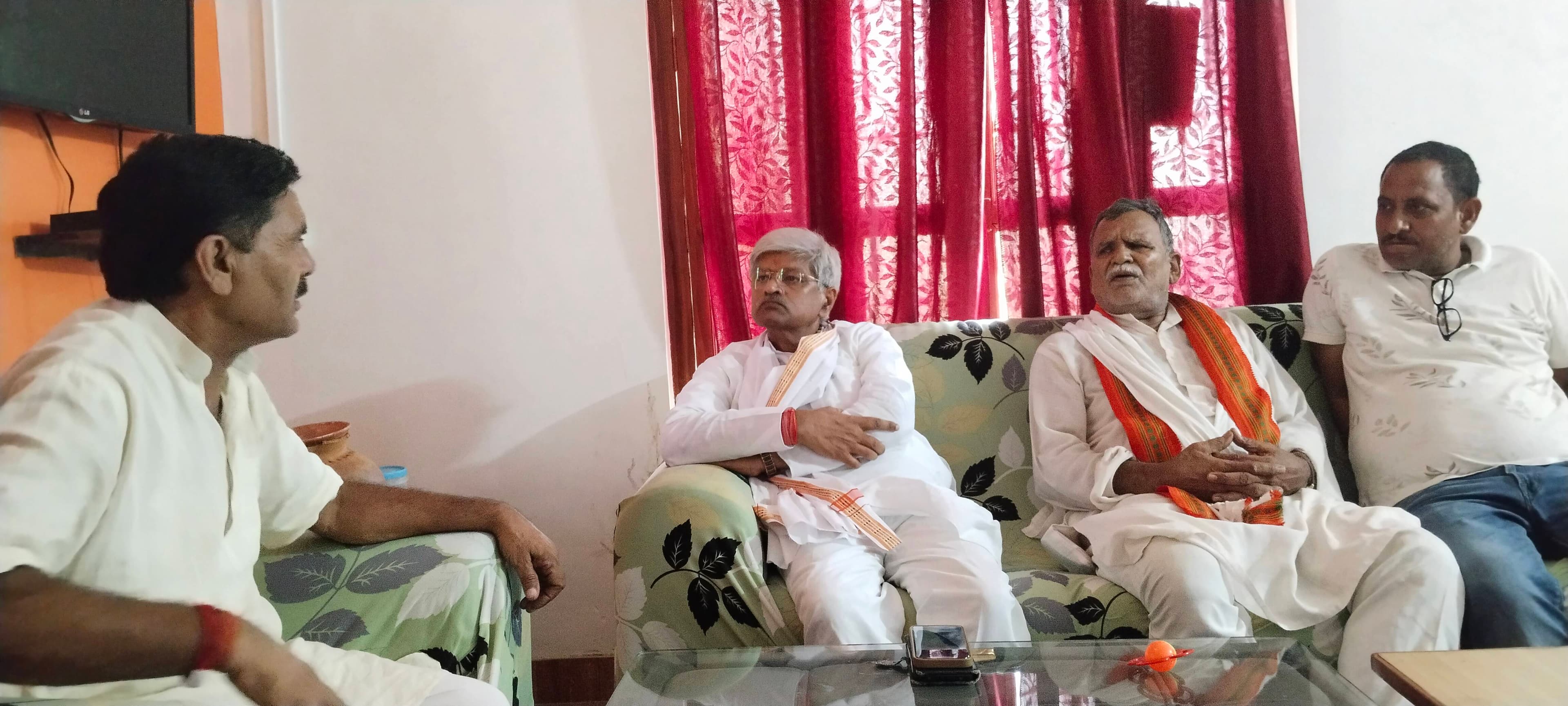 भाजपा जिला अध्यक्ष ओम प्रकाश राय ने भाजपा नेता रणजीत सिंह से