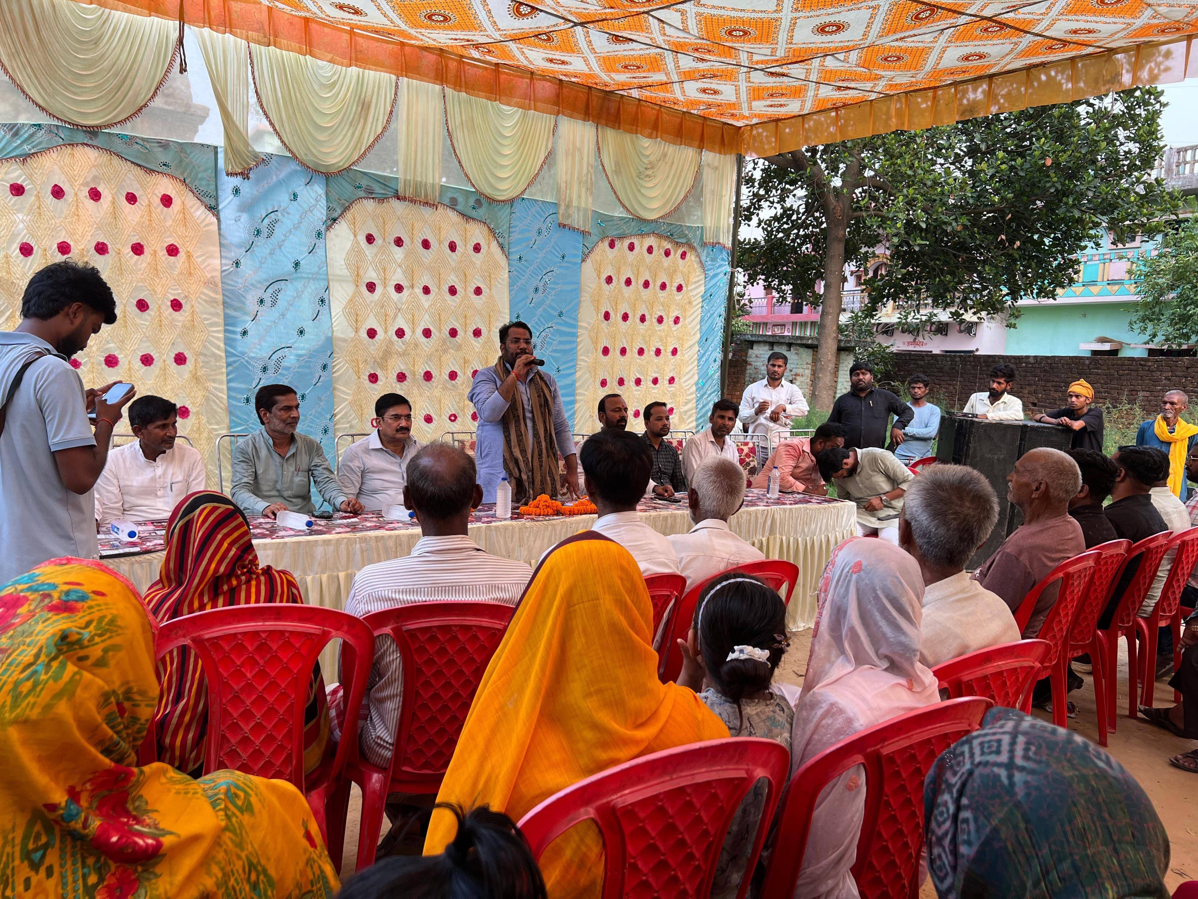 विधायक ने चौपाल लगाकर सुनी फरियादियों की समस्या