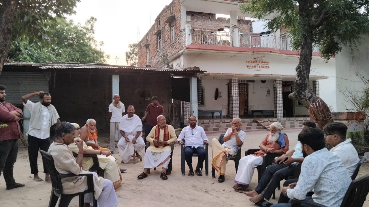सड़क दुर्घटना में घायल महिला की मौत पर विधायक ने परिजनों को बंधाया ढांढस