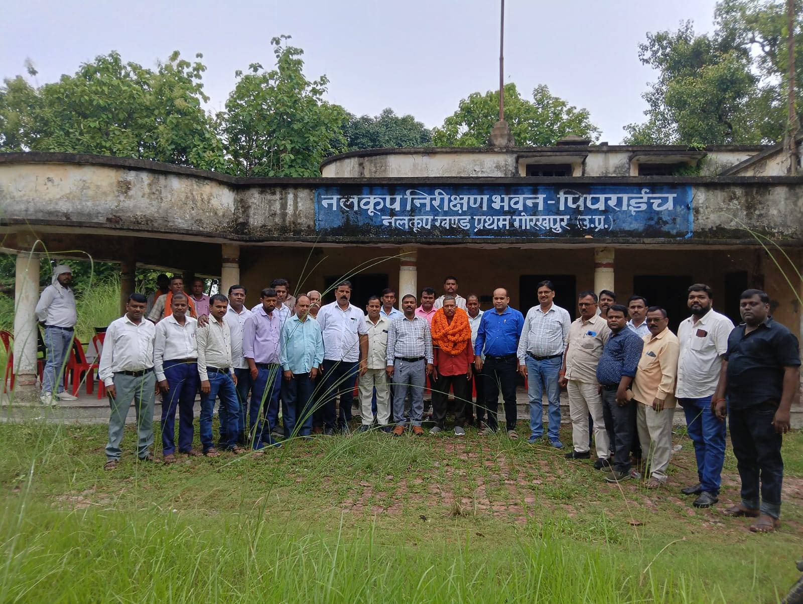 नलकूप सिंचाई विभाग के हेड मुंशी को दी गई विदाई