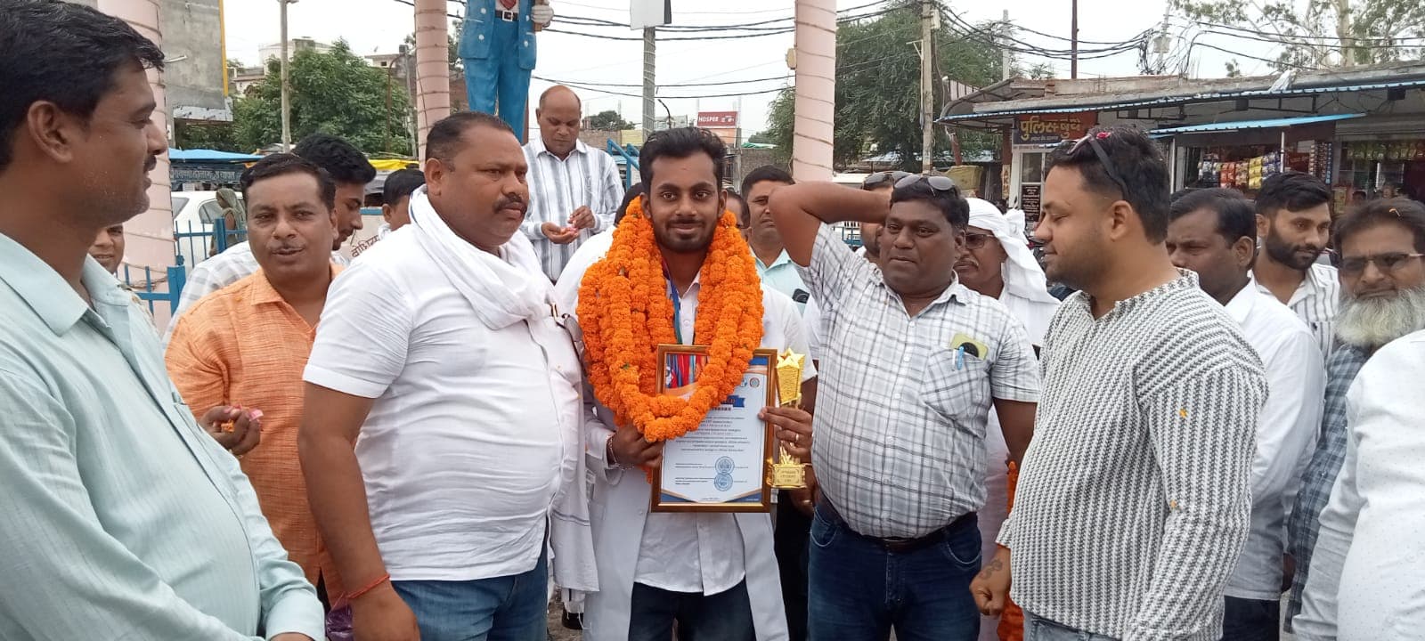 अंतरराष्ट्रीय प्रतियोगिता में बड़हलगंज के कमल प्रकाश राव बने सर्वश्रेष्ठ सीआईएस छात्र