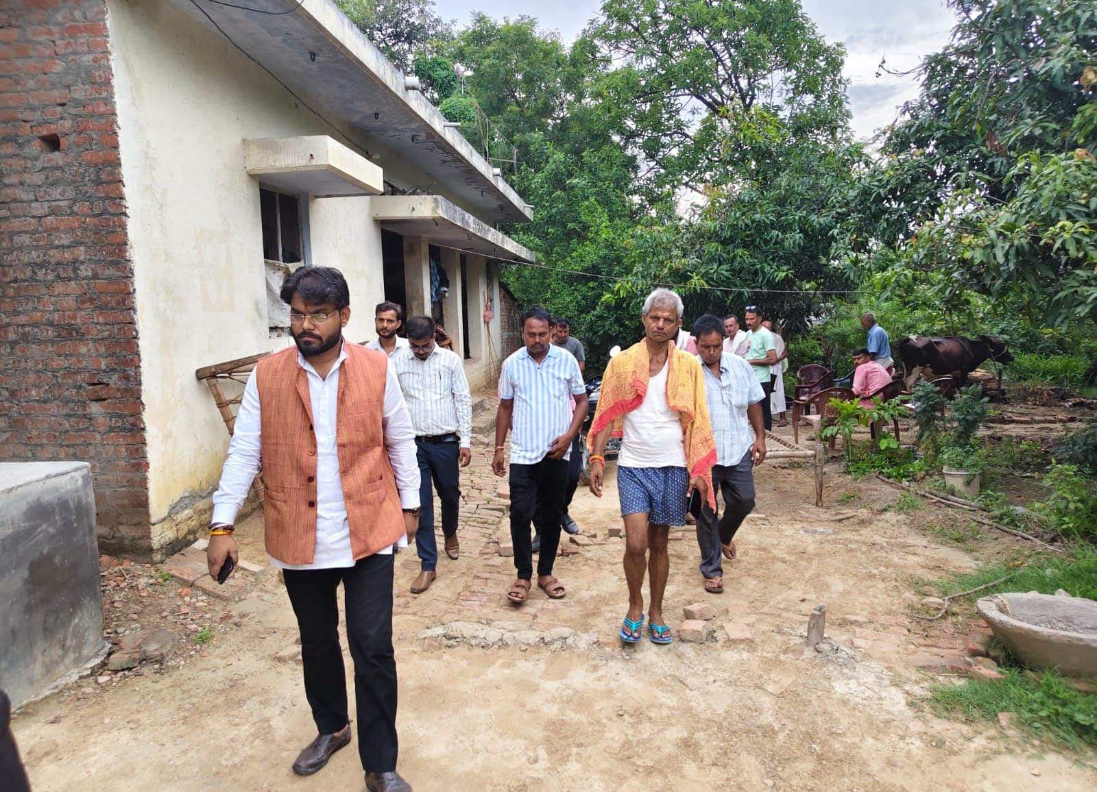 करंट हादसे के मृतक के परिजनों से मिले अधिवक्ता प्रशांत त्रिपाठी, हरसंभव सहयोग का दिया भरोसा