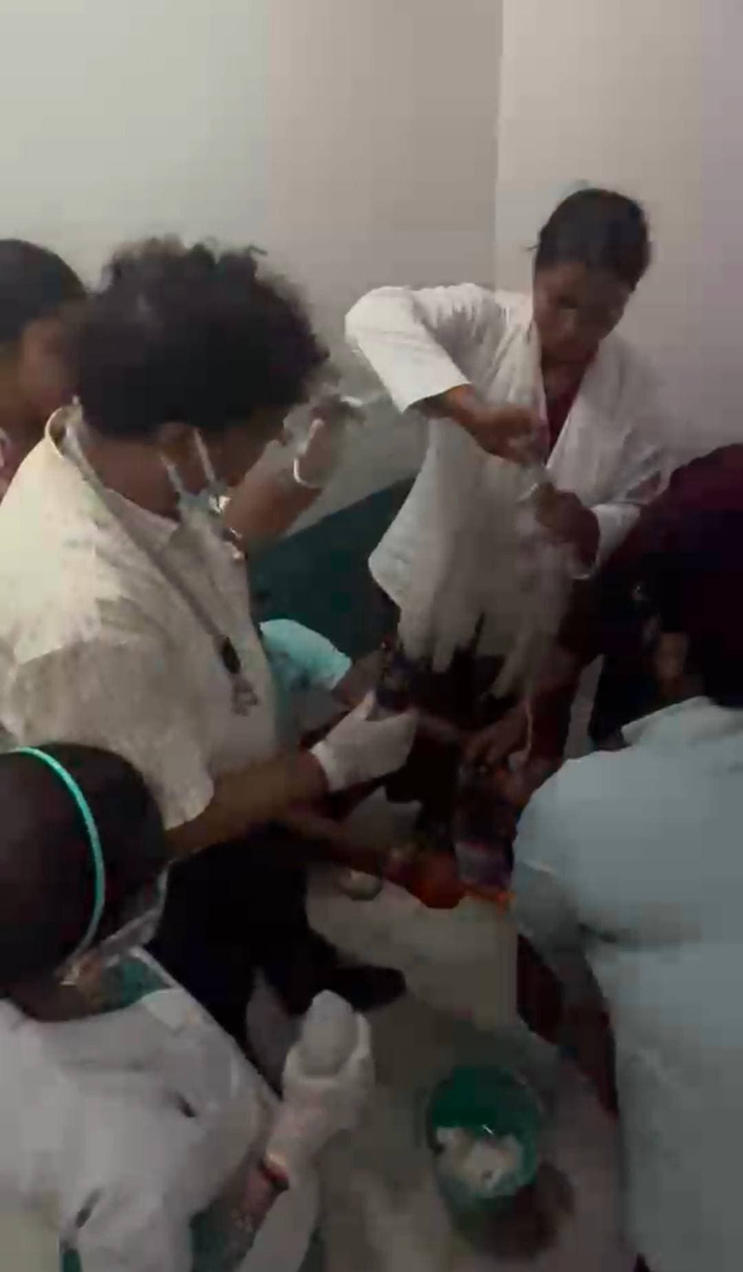 चिकित्सक ने युवक की जान बचाई गगहा गोरखपुर बांसगांव संदेश। विकास खंड