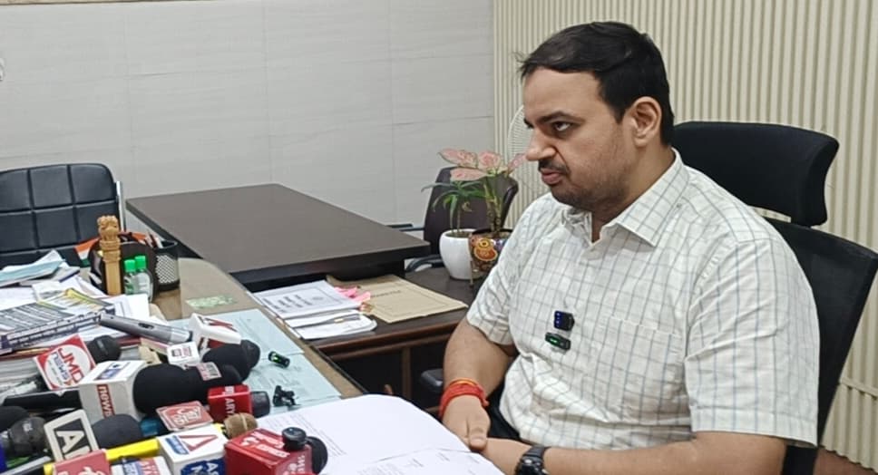 बरसात में बिजली से रहें सतर्क, लापरवाही पड़ सकती है जानलेवा :