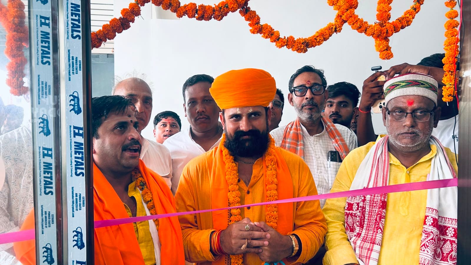 *वाशले लान्डरी का शुभारंभ, महंत श्रीशदास जी महाराज ने किया उद्घाटन*