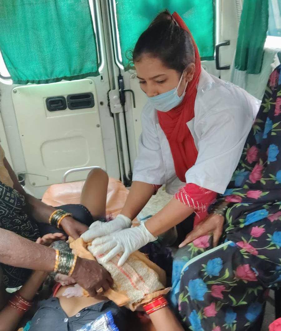 एंबुलेंस में गूंजी किलकारी, जच्चा-बच्चा दोनों सुरक्षित