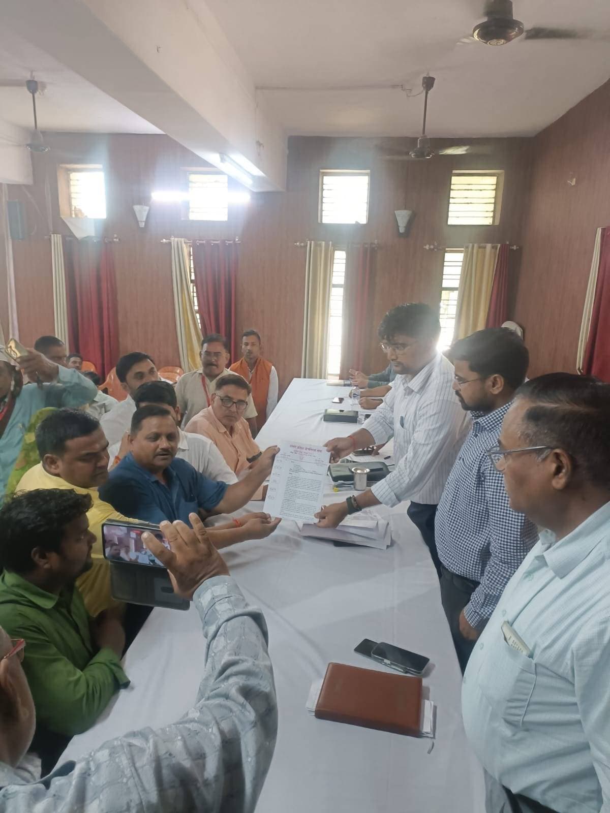 लेखपालों ने लंबित मांगों को लेकर सरकार को सौंपा ज्ञापन, 5 अगस्त