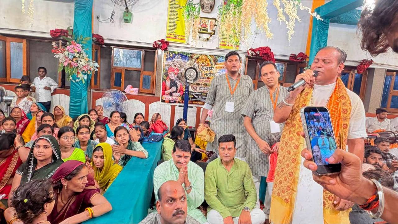 श्री श्याम मनोकामना सिद्ध मंदिर में समाजसेवी एस के शर्मा ने बाबा का लिया आशीर्वाद