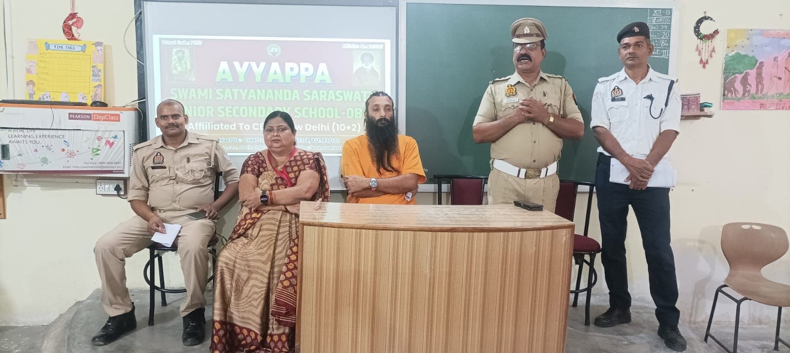 यातायात उपनिरीक्षक राजेश यादव ने बताया यातायात नियम, 18 वर्ष से कम उम्र में वाहन चलाने से किया सचेत