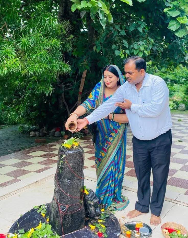 पूर्व चेयरमैन ज्योति प्रकाश गुप्ता ने महादेवा मंदिर में किया जलाभिषेक