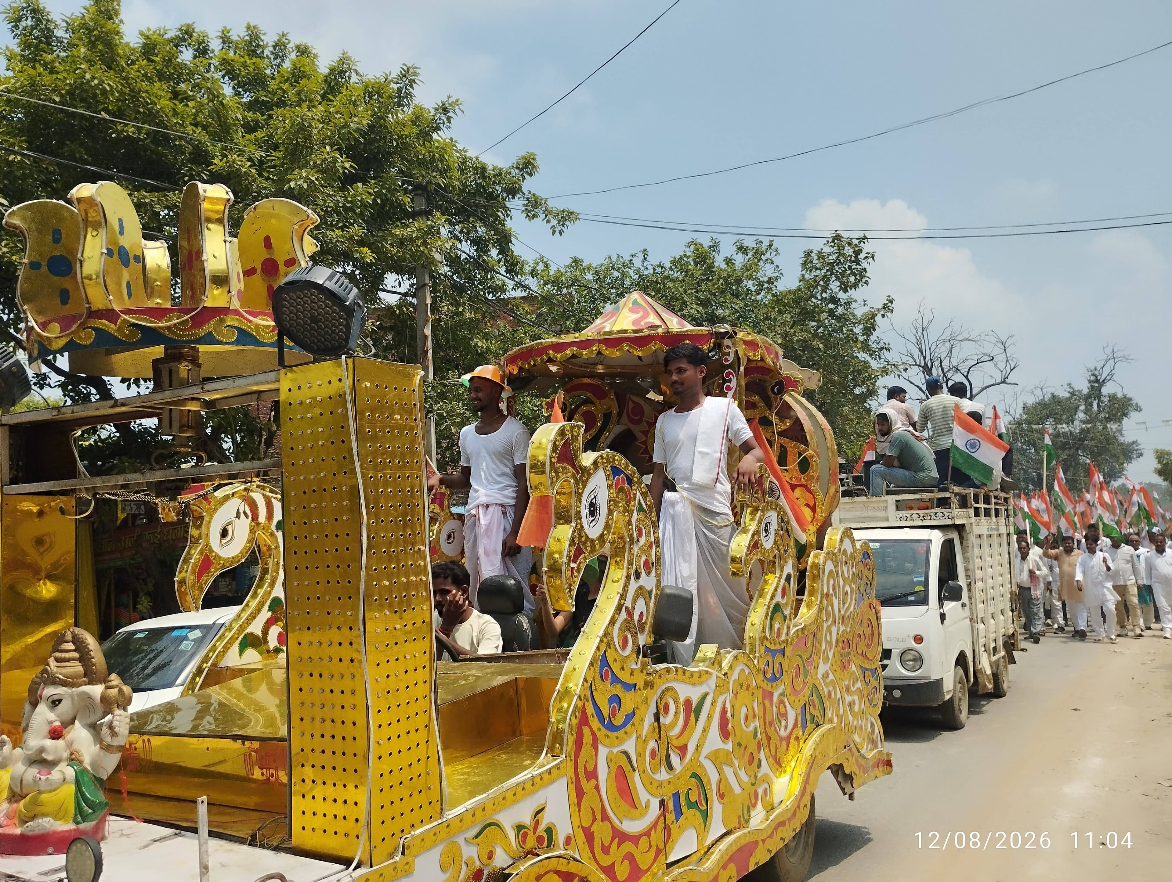 शहीदों के सम्मान में निकली तिरंगा यात्रा