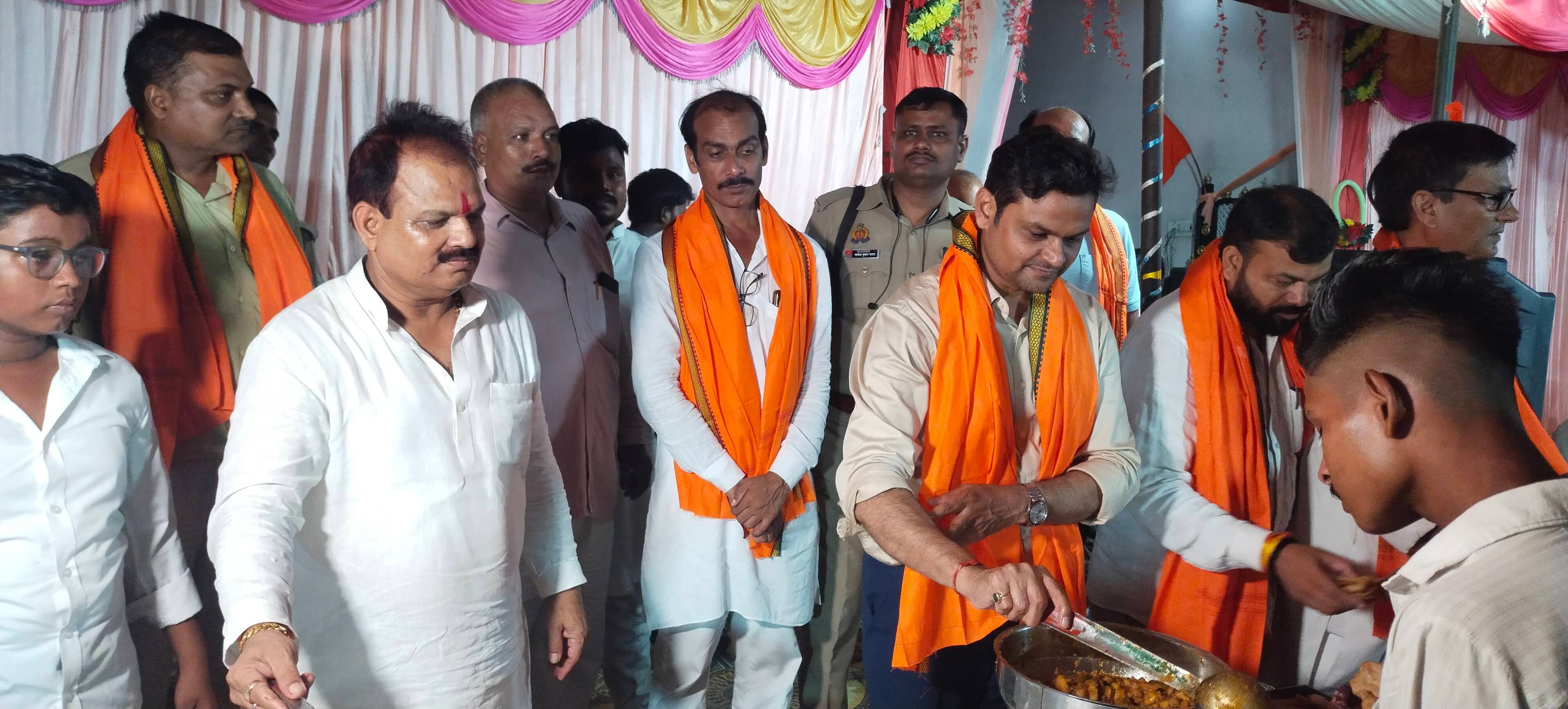 श्रावणी विशाल भंडारे का आयोजन गगहा गोरखपुर बांसगांव संदेश। विकास खंड गगहा