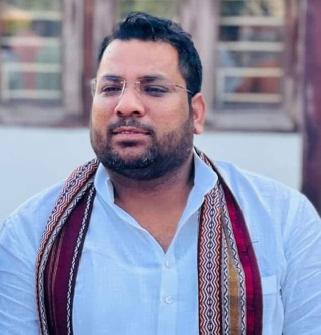 विधायक ने बिलारी के धर्मेंद्र यादव के निधन पर  जताया शोक अधिकारियों से शव लाने के लिए किए वार्ता