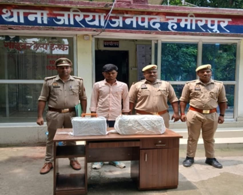 ज़रिया पुलिस ने बैटरी चोरी का किया खुलासा: चोरी का माल लेकर घूम रहे वांछित अभियुक्त को किया गुरफ्तार