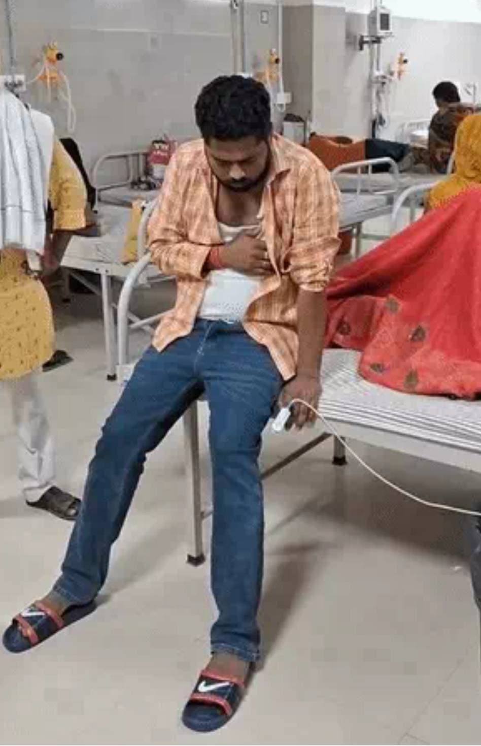 *कार्यक्रम से पहले भाजपा कार्यकर्ताओं में जमकर चले लाठी-डंडे, मारपीट का वीडियो