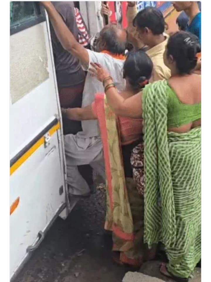 रक्षाबंधन पर लखनऊ में उमड़ी बहनों की भीड़, 1 घंटे इंतजार के