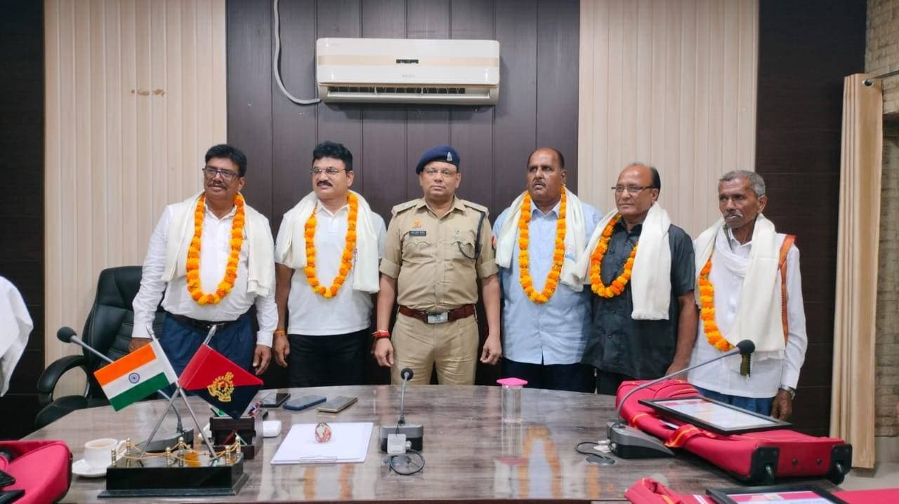 पांच पुलिसकर्मी सेवानिवृत्त, विदाई समारोह में किया गया सम्मान एएसपी ग्रामीण ने